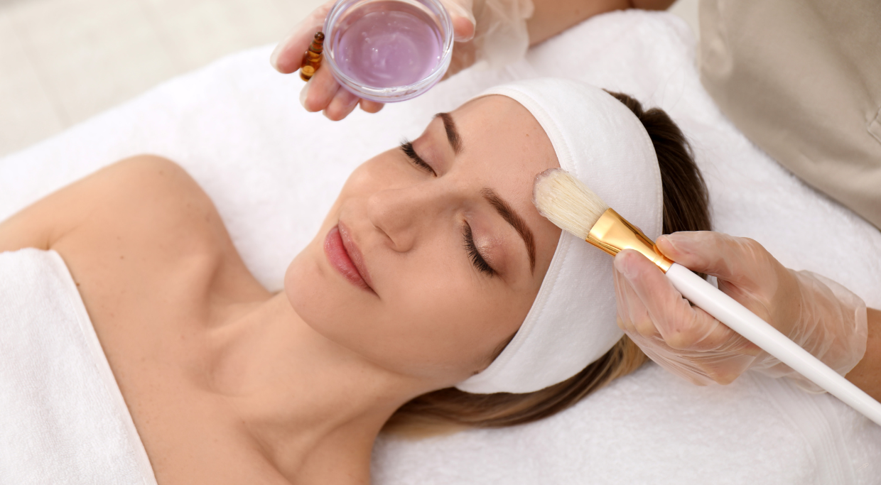 This picture illustrates a woman having a chemical peel treatment.